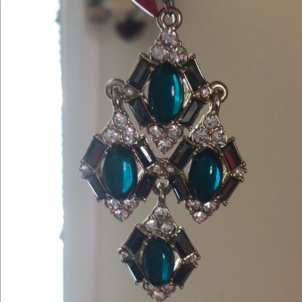 Fine jewelry. Earrings.